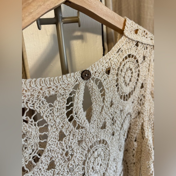 Solitaire Crochet Puff Sleeve Blouse- Large - Picture 7 of 9